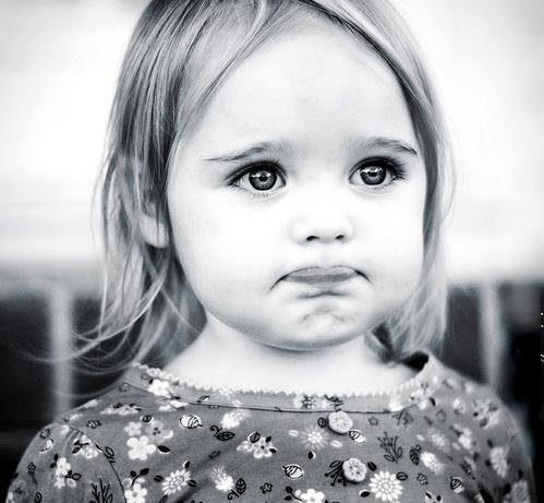 Siyah Beyaz Kız Çocuğu Resmi